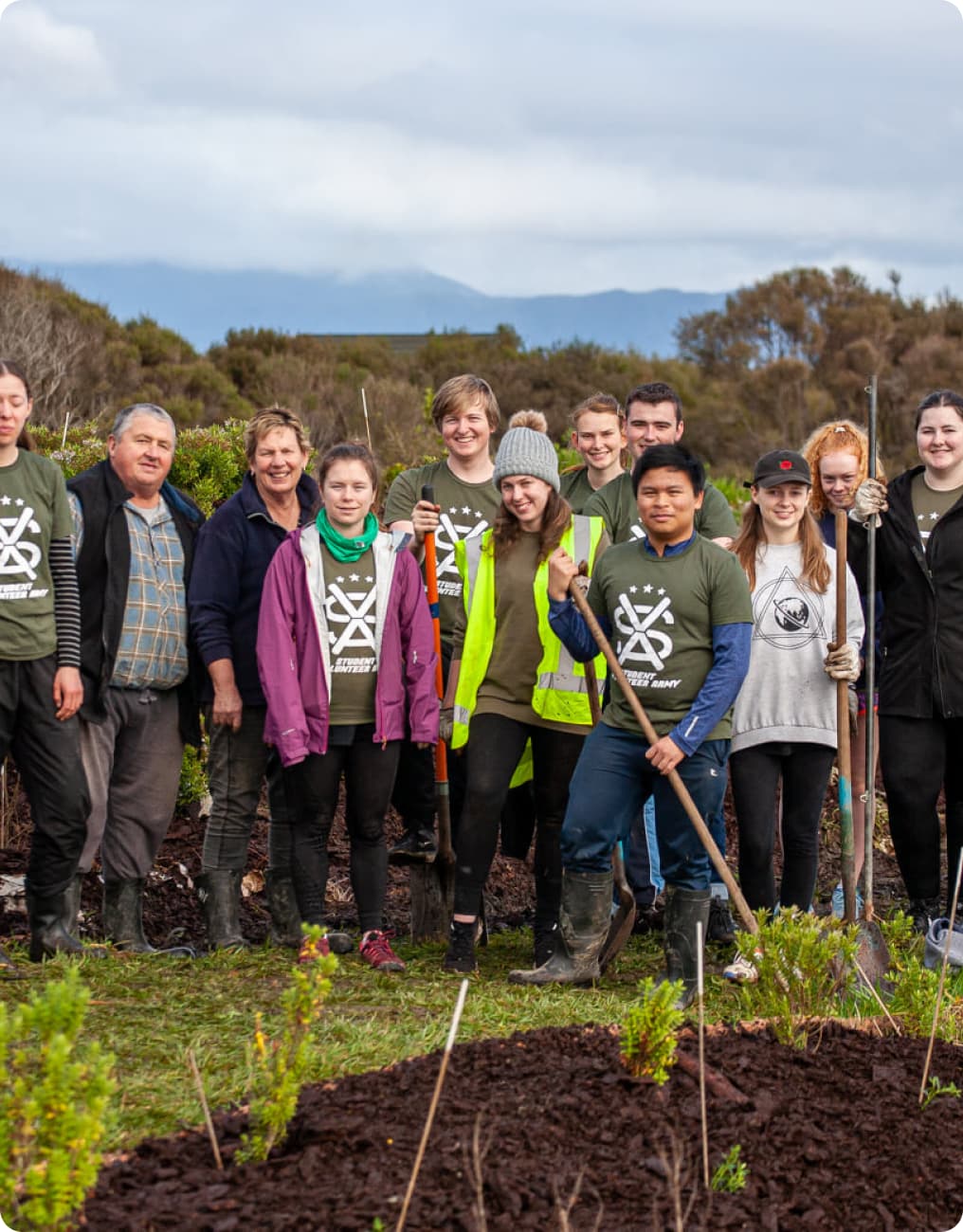 SVA volunteers planting trees
